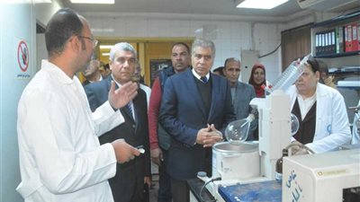 محافظ المنيا يتابع عددا من المشروعات بقطاع مياه الشرب والصرف الصحي