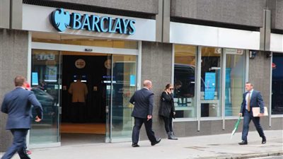 مسؤولون كبار سابقون ببنك باركليز يواجهون محاكمة في لندن بشأن تمويل لقطر‎