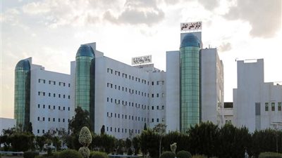 خبير فى جراحة العمود الفقرى بالمركز الطبى العالمى