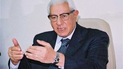 مكرم محمد أحمد يهنئ البابا تواضروس بعيد الميلاد