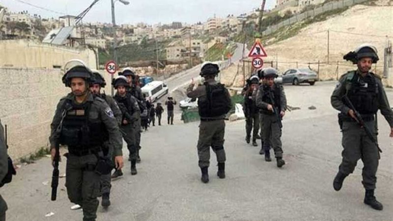 القاء عبوة ناسفة