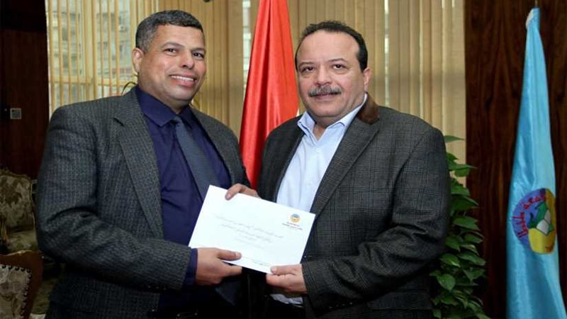 الدكتور مدحت عبد