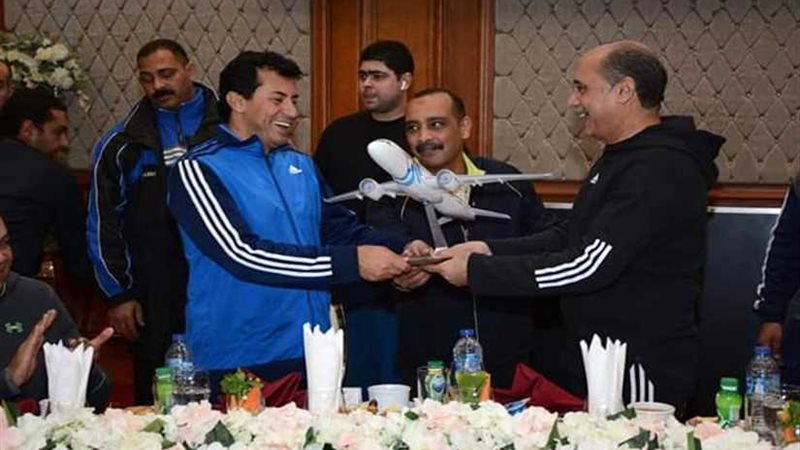 المصري يهدي نموذج