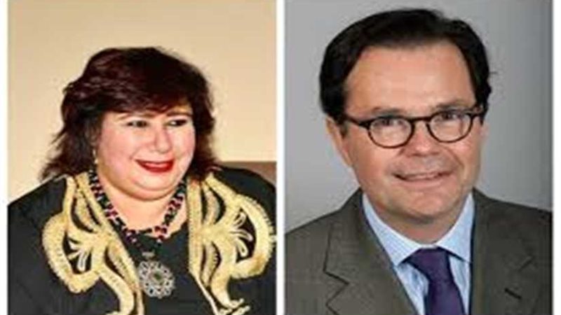 وزيرة الثقافة والسفير