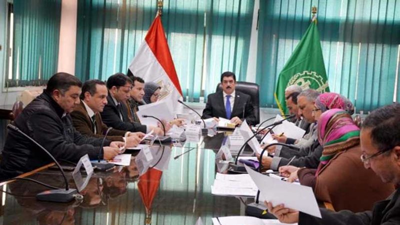 محافظ القليوبية يناقش