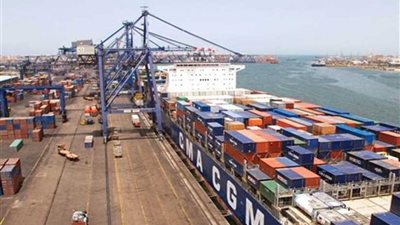 تداول 19 سفينة في موانئ بورسعيد