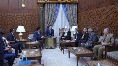 شيخ الأزهر يستقبل وفدا من جامعة 