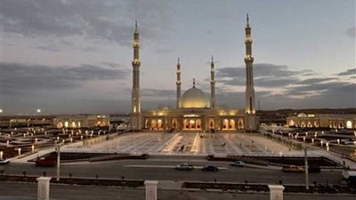 الرئيس السيسي يؤدي صلاة 