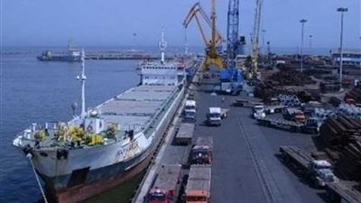 تداول 17 سفينة حاويات وبضائع عامة بموانىء بورسعيد