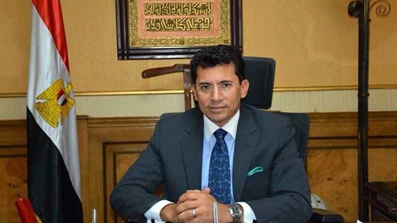 وزير الشباب يهنئ