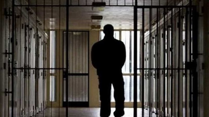 سجين أمريكي ينتحر