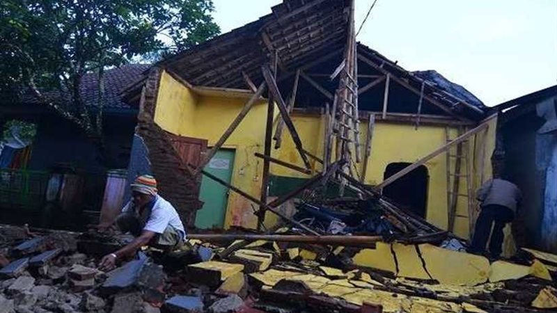 زلزال في إندونيسيازلزال