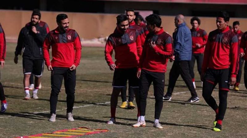 لاعبو الأهلي يرحبون