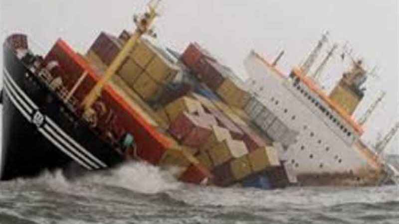 غرق سفينة شحن في