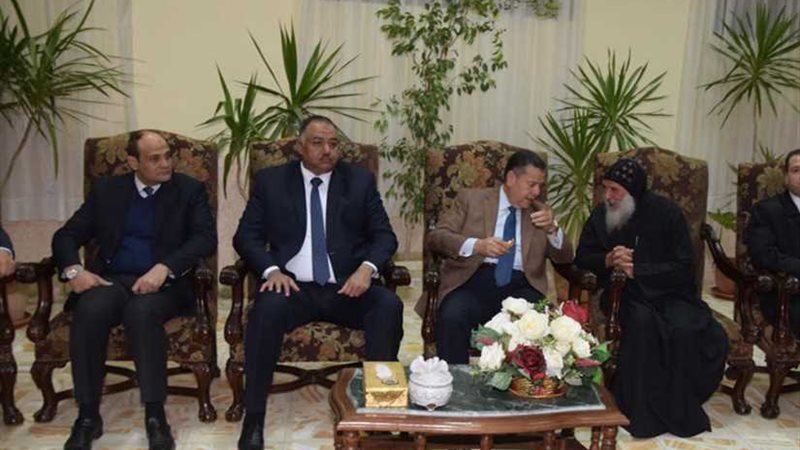 محافظ بني سويف يهنئ