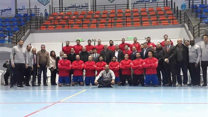 وزير الرياضة يشاهد