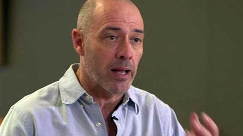 وفاة المؤلف ورسام