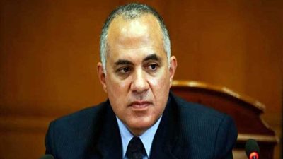 وزير الري يناقش مع قيادات الوزارة الأعمال الجاري تنفيذها