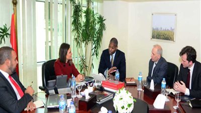 وزيرة الاستثمار تبحث مع شركة 