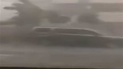 بالفيديو.. عواصف وسيول تجرف المواطنين والسيارات في لبنان