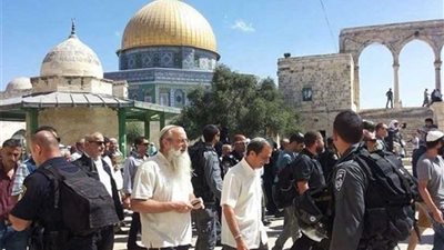 أكثر من 100 مستوطن وعنصر مخابرات تابعين للاحتلال يقتحمون الأقصى