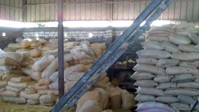 ضبط طن أعلاف مجهولة