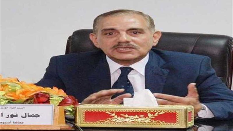 محافظ أسيوط يهنى
