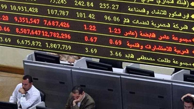 البورصة تخسر 704