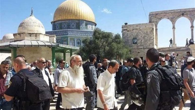 أكثر من 100 مستوطن