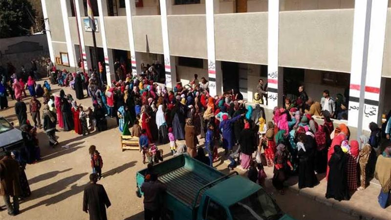 فحص 3500 مريض بقافلة