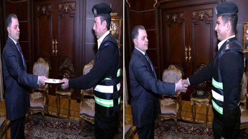 تكريم ضابط وأمين