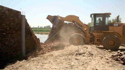 إزالة ٢١٣ حالة تعد على أملاك الدولة والأراضي الزراعية ونهر النيل