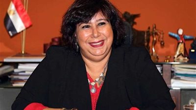 وزيرة الثقافة تشهد العرض المسرحى 