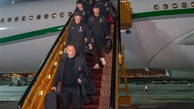 فريق ميلان يصل السعودية لخوض السوبر الإيطالي