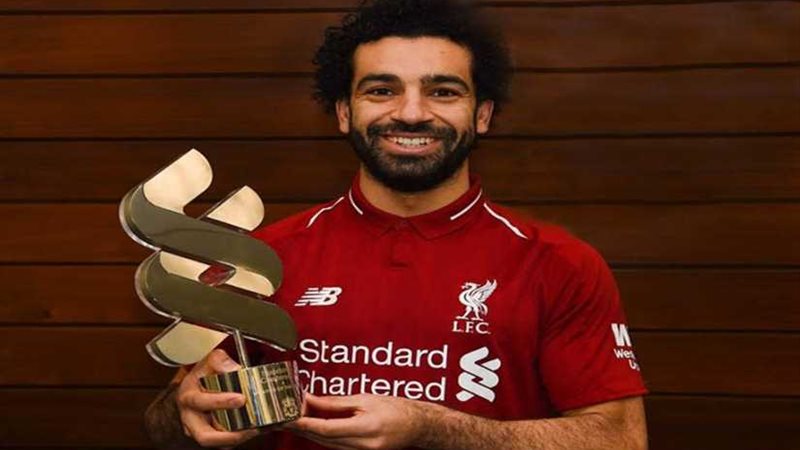 محمد صلاح يحصد الجائزة