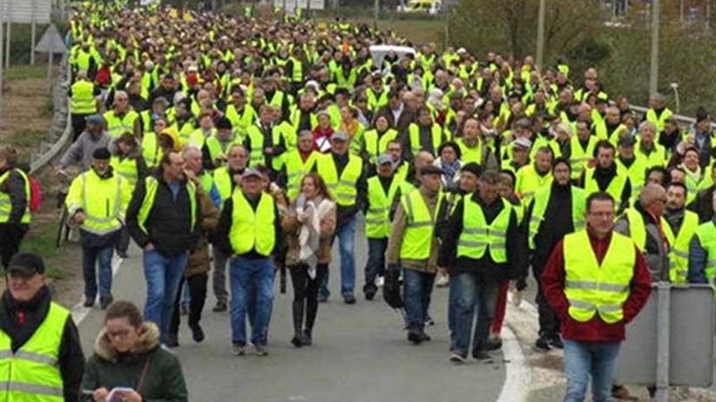 توافد آلاف المتظاهرين