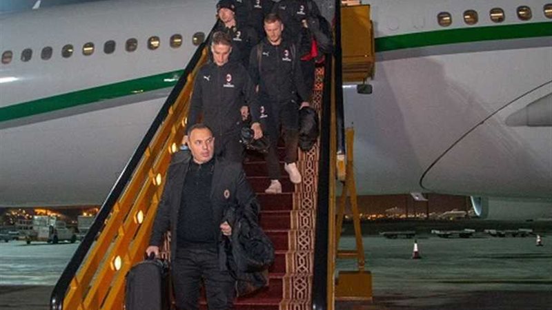 فريق ميلان يصل السعودية