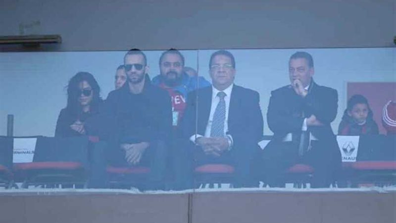 السفير المصري يؤازر