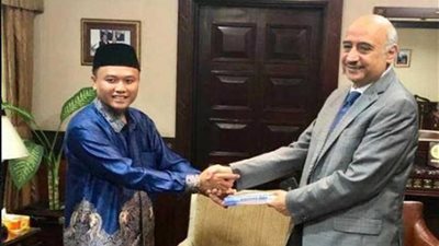 السفير المصري في إندونيسيا يلتقي وفد 