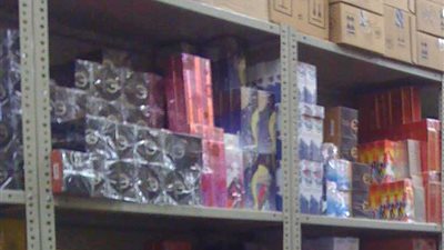 ضبط مخزن عطور مجهولة المصدر في عين شمس