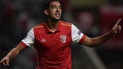 كوكا يثير الجدل في الأهلي