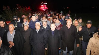 وسط هتافات مناهضة للإرهاب أهالي كفرالشيخ يشيعون جثمان شهيد سيناء