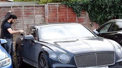 محمد صلاح يشتري سيارة 