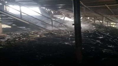 السيطرة على حريق هائل بمصنع كرتون بالبحيرة 