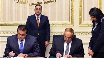 رئيس الوزراء يشهد توقيع اتفاقية لتمويل تنفيذ القطار الكهربائي