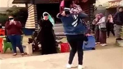 فصل طالب واقعة الحضن بجامعة المنصورة عامين