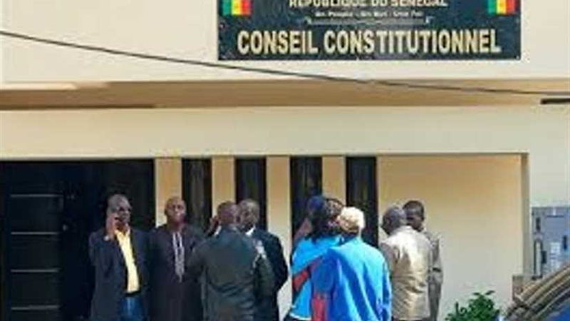 5 مرشحين يتنافسون