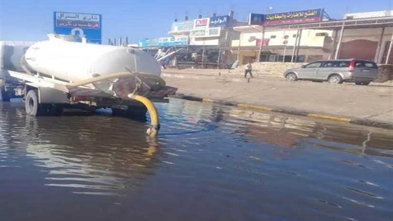 رفع تجمعات مياه الأمطار