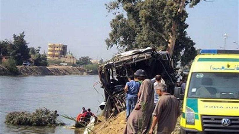 مصرع 3 أشخاص في انقلاب