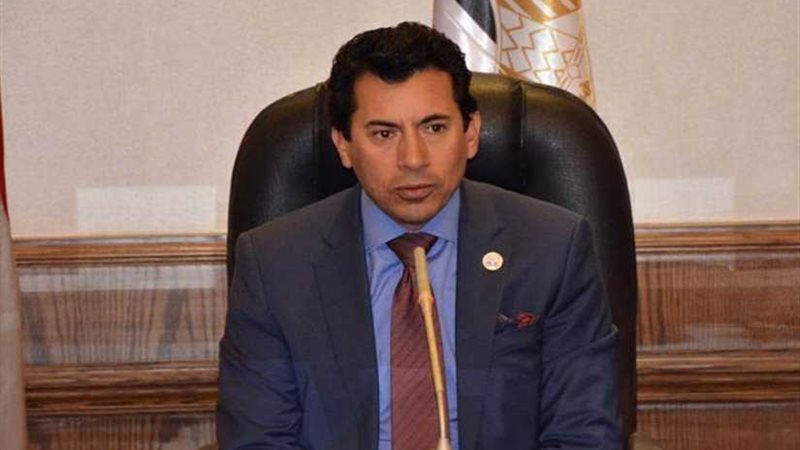 وزير الرياضة يناقش